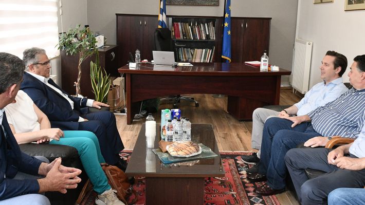Συνάντηση του δημάρχου Νάουσας με τον ΓΓ της ΚΕ του ΚΚΕ, Δημήτρη Κουτσούμπα (video)