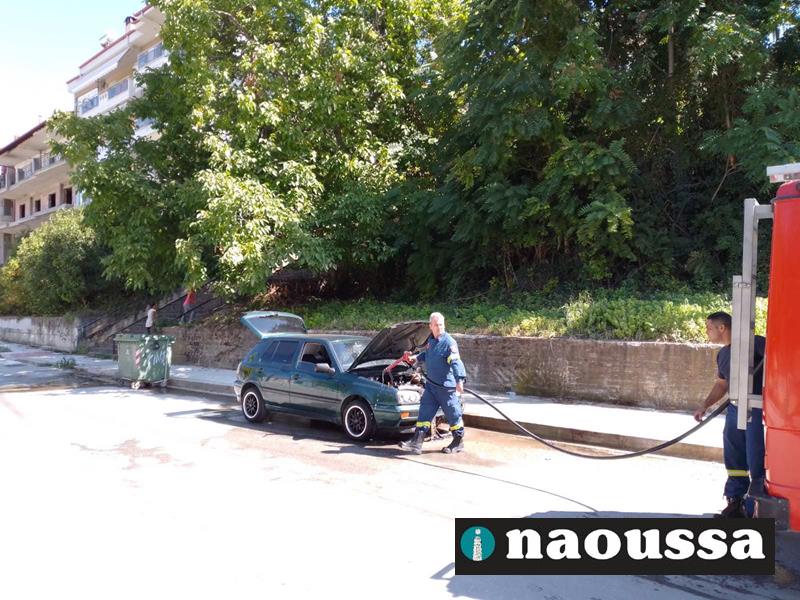 Φωτιά σε όχημα κοντά στο 9ο δημοτικό σχολείο Νάουσας