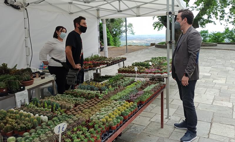 Την 12η Ανθοκομική Έκθεση επισκέφθηκε ο Δήμαρχος Η.Π. Νάουσας Νικόλας Καρανικόλας