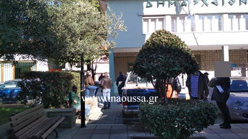 Εκ νέου διαγνωστικά τεστ ανίχνευσης του κορονοϊού σε υπαλλήλους του δήμου Νάουσας από κλιμάκιο του ΕΟΔΥ