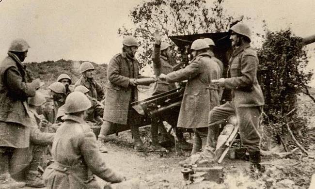 Τιμά τη μνήμη των πεσόντων Ναουσαίων Ηρώων στον Ελληνοϊταλικό πόλεμο 1940-1941 με μνημείο ο δήμος Νάουσας
