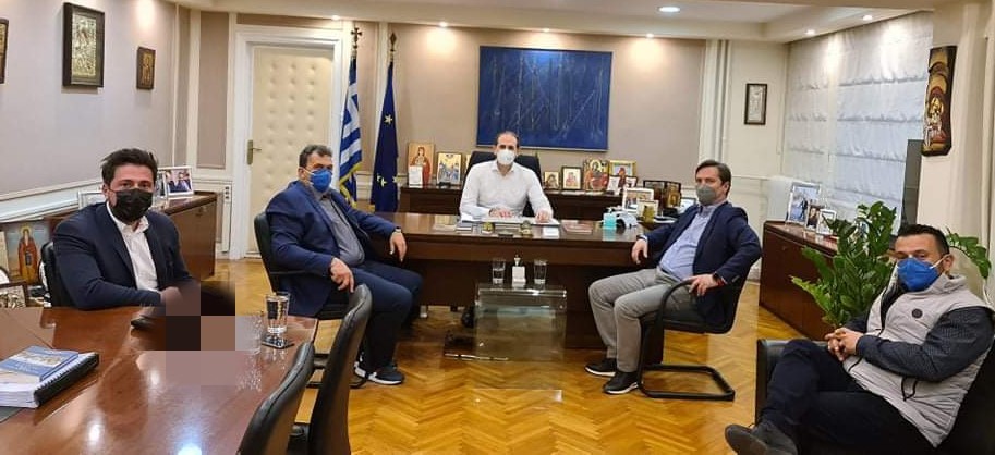 Με τον Υφυπουργό Οικονομικών, Φορολογικής Πολιτικής και Δημόσιας Περιουσίας Απόστολο Βεσυρόπουλο, συναντήθηκε ο Δήμαρχος Νάουσας Νικόλας Καρανικόλας 