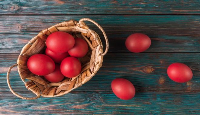 Πόσο αντέχουν τα βραστά κόκκινα αυγά στο ψυγείο;