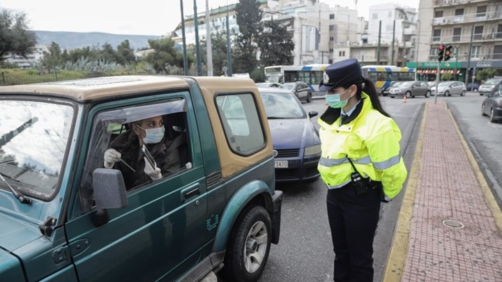 Κορονοϊός: Πότε θα αρχίσει σταδιακά η άρση των περιοριστικών μέτρων-Τι εξετάζουν στο Μαξίμου