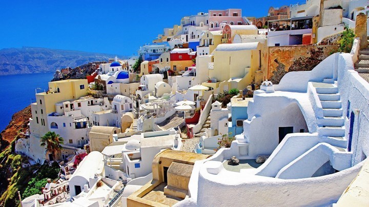 Οι 29 χώρες που θα στέλνουν αεροπορικώς τουρίστες στην Ελλάδα από 15 Ιουνίου