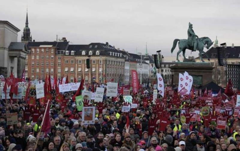 Δανία: Οργή για την κατάργηση αργίας – Χιλιάδες στους δρόμους
