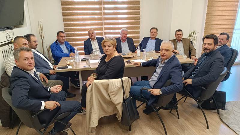Σύσκεψη με θέμα την αντιμετώπιση της παραμόρφωσης των πυρηνοκάρπων και κυρίως των ροδακίνων