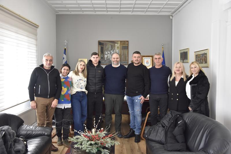 Επίσκεψη του Φίλιππου Θεοδοσίου στο Δημαρχείο Νάουσας