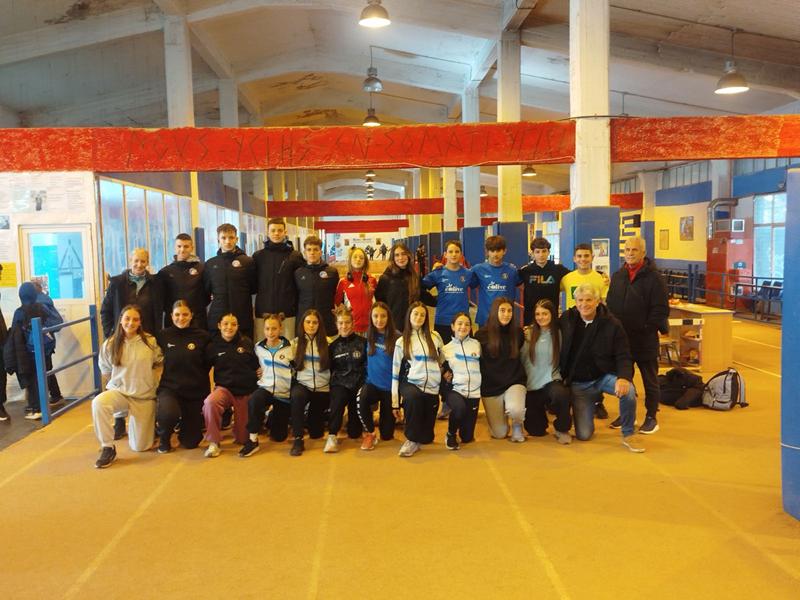 Πολύ καλή η παρουσία των αθλητών της Γ.Ε.Νάουσας στους αγώνες κλειστού στίβου που έγιναν στην Πτολεμαΐδα το Σάββατο 8.11.25