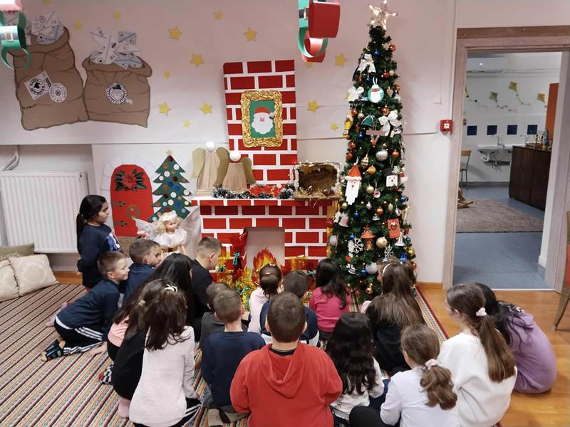 Δώρα αγάπης στο Γηροκομείο από το ΚΔΑΠ Δήμου Νάουσας