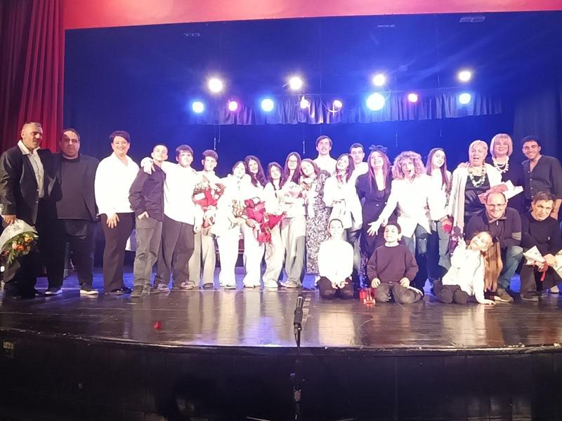 «10 Δόλιες Μάνες» – Γέλιο, αλήθεια και συγκίνηση στη σκηνή