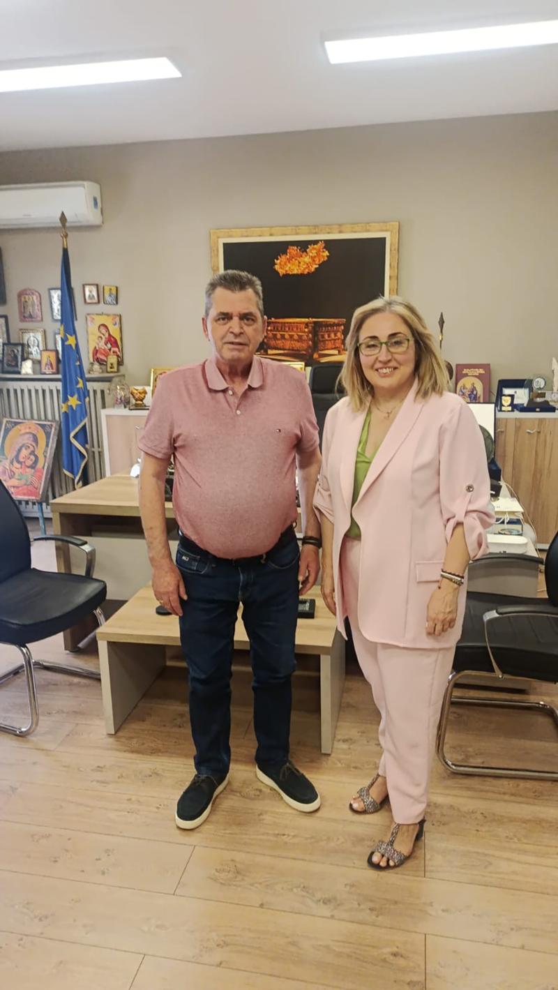 Συνάντηση εργασίας της Βουλευτού Ημαθίας Στέλλας Αραμπατζή με τον Αντιπεριφερειάρχη Κώστα Καλαϊτζίδη για τα μεγάλα ζητήματα του νομού