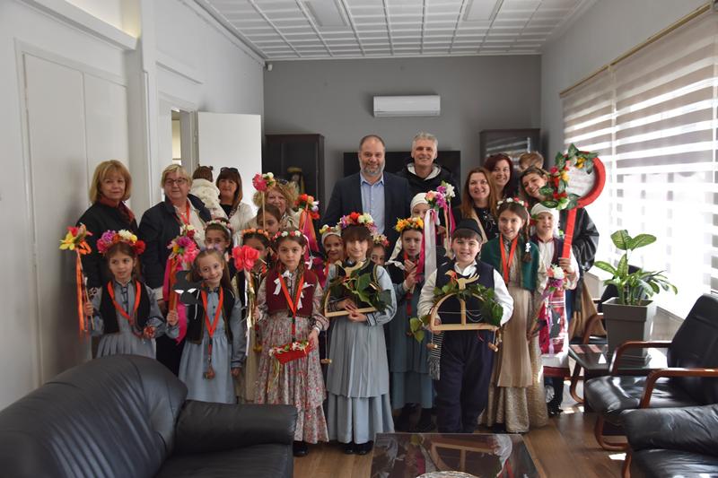 Χελιδονίσματα στη Νάουσα